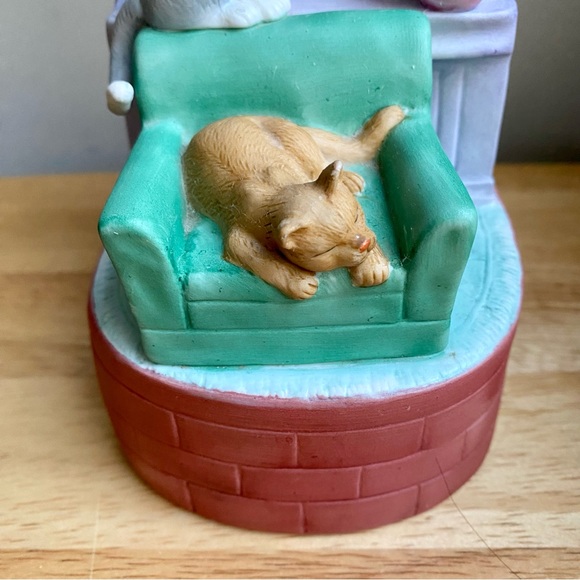 Seymour Mann Cat Music Box Porcelain Sculpture Song Memory 1987 WORKS Grannycore - Picture 11 of 11